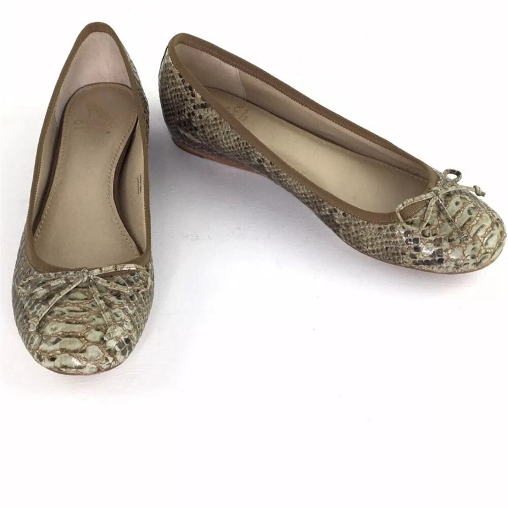 10022-Shoe Saks Fifth Avenue Green/Brown Leather Snake‎ Skin Bow Flats Sz 7